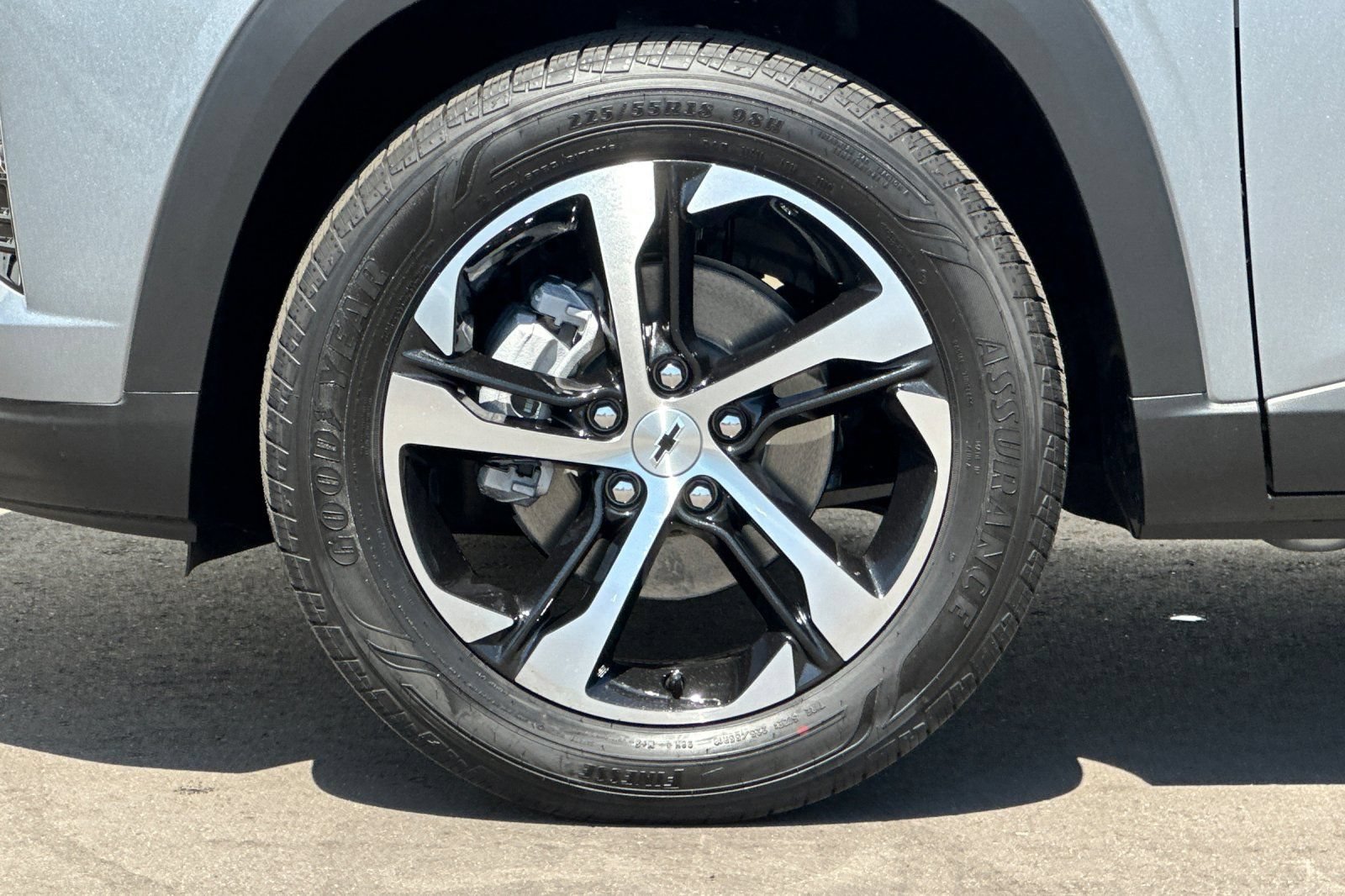 New 2026 Chevrolet Trax RS w/ Sunroof Package FWD image 24