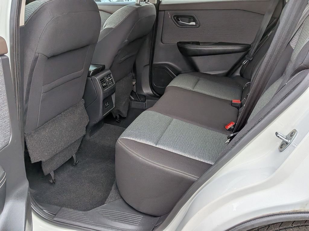 Used 2021 Nissan Rogue SV image 16