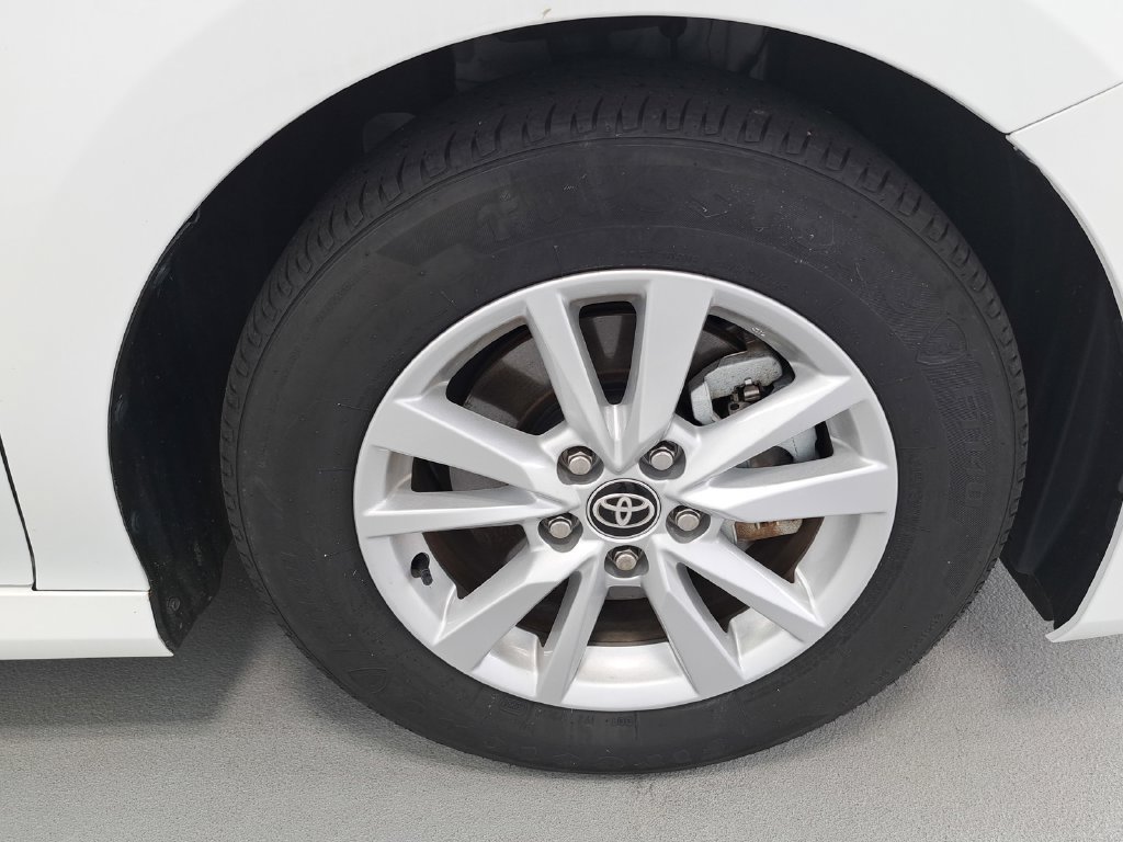 Used 2025 Toyota Camry LE FWD image 31