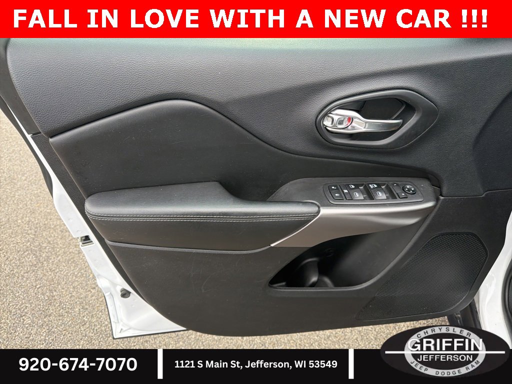 Used 2019 Jeep Cherokee Latitude w/ Cold Weather Group image 14