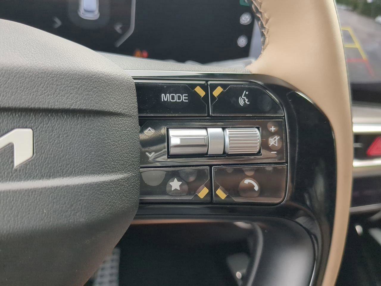 Certified 2026 Kia Sorento SX Prestige w/ Olive Brown Leather Package image 23