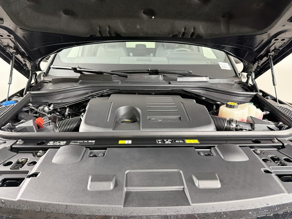 New 2027 Land Rover Range Rover Sport SE AWD/4WD image 32