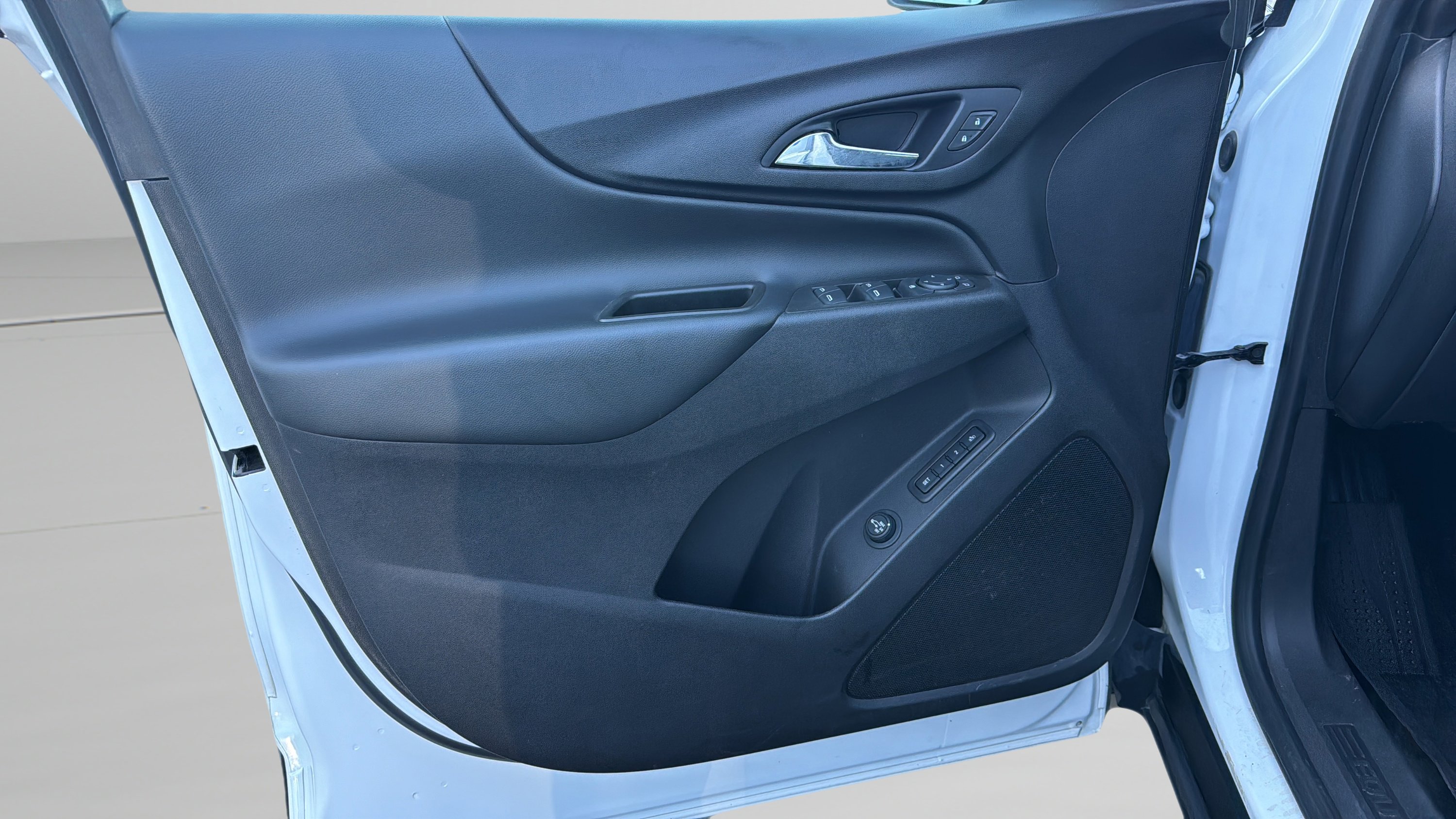 Used 2021 Chevrolet Equinox LT image 25