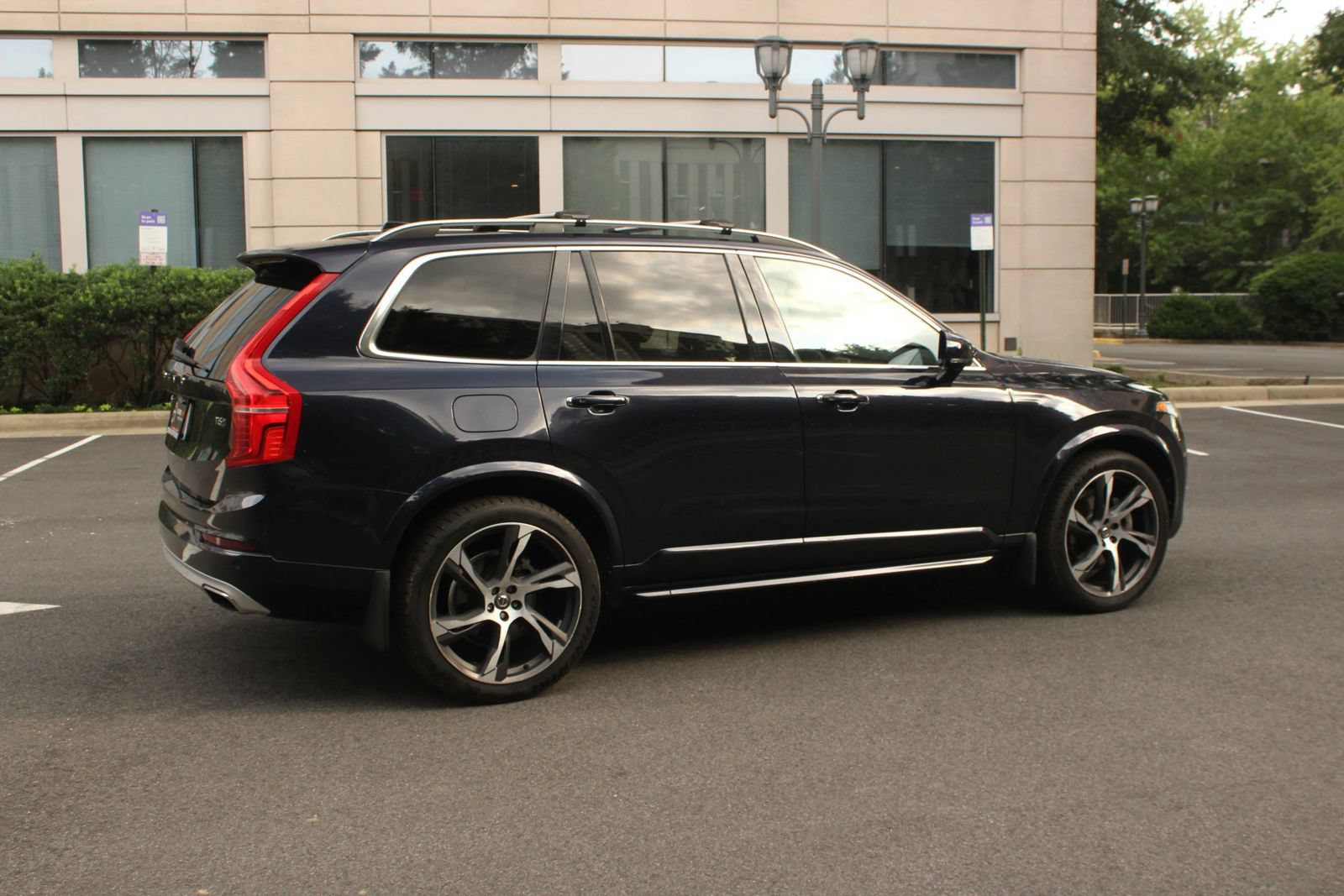 Used 2017 Volvo XC90 T6 Momentum AWD/4WD image 7
