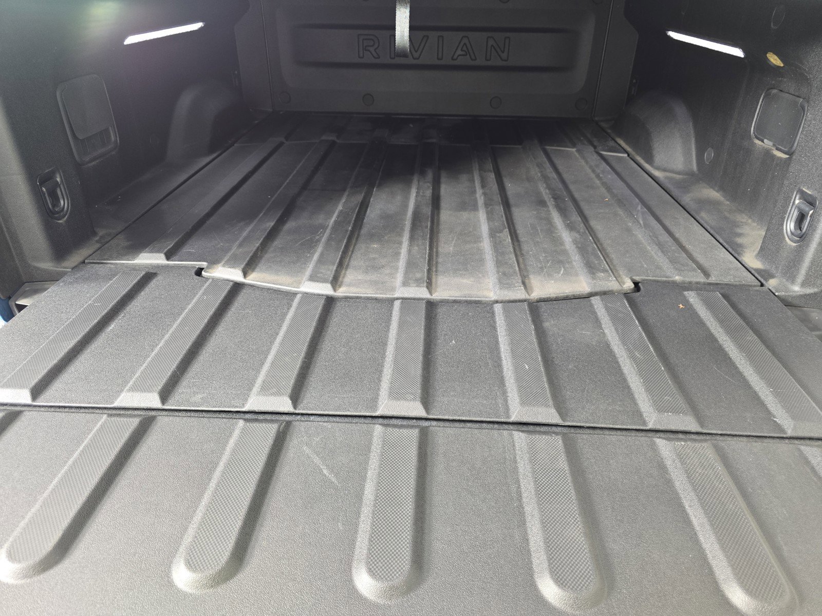 Used 2022 Rivian R1T Adventure image 32