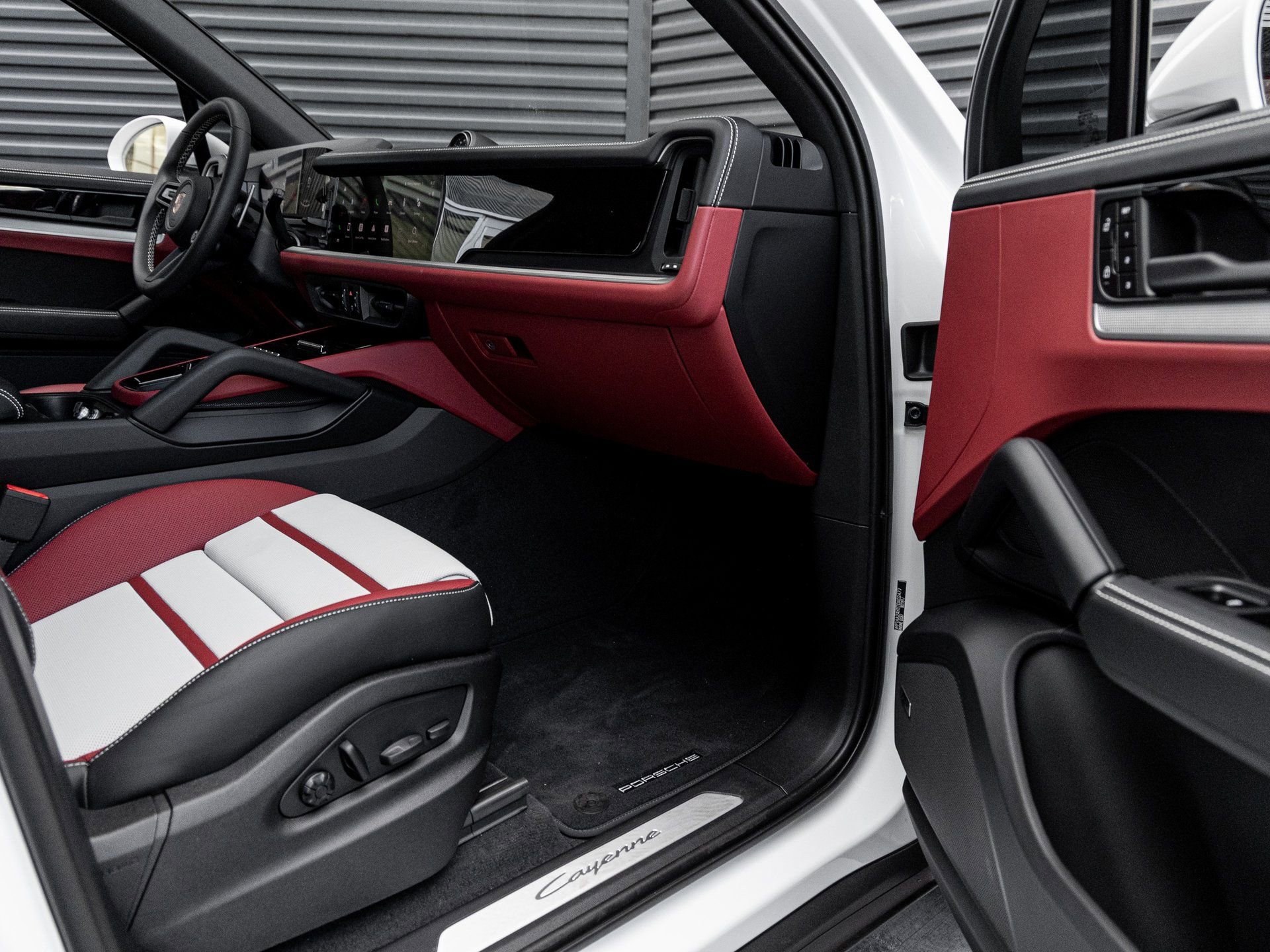 New 2026 Porsche Cayenne image 35