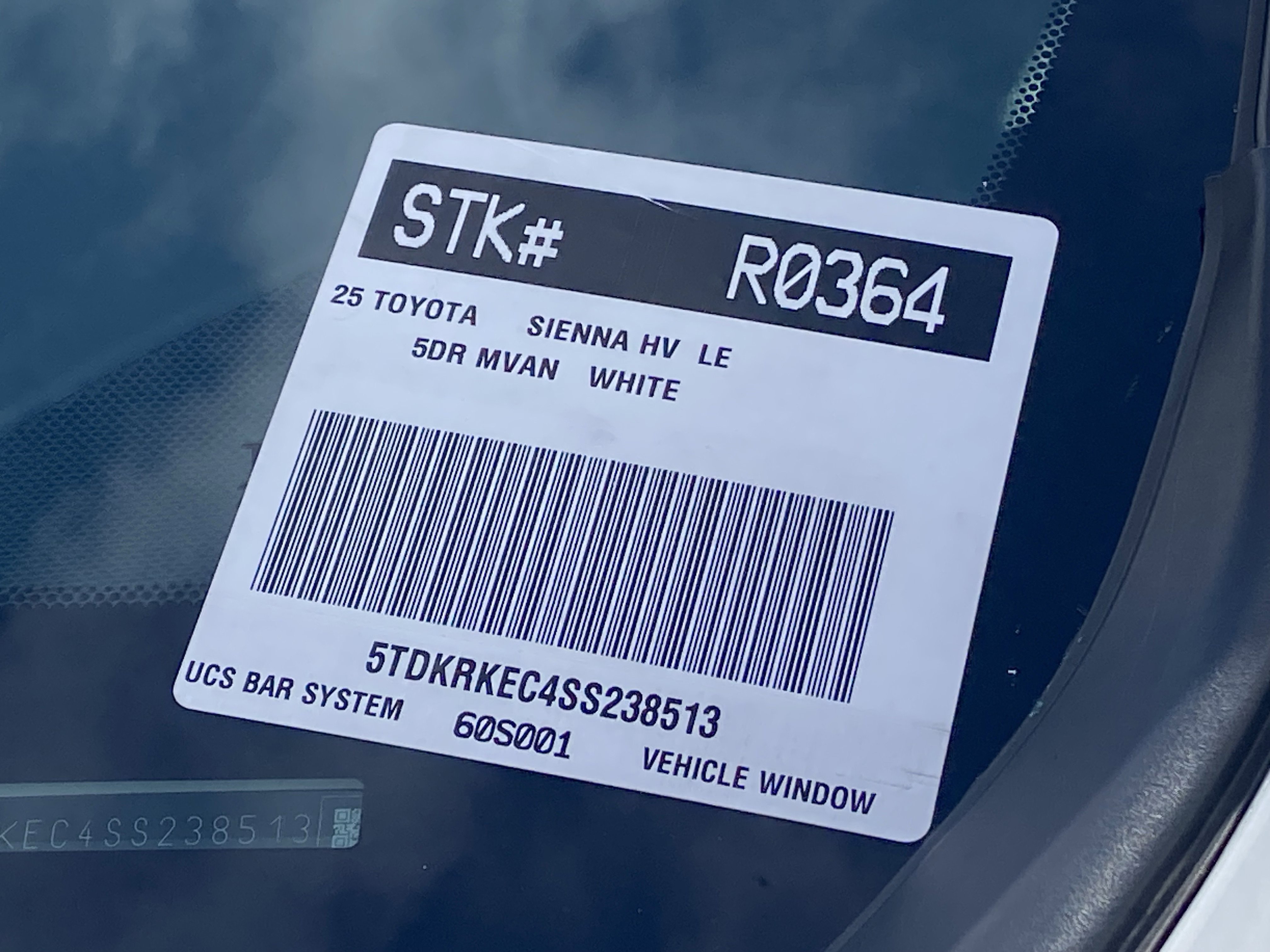 Certified 2025 Toyota Sienna LE FWD image 32