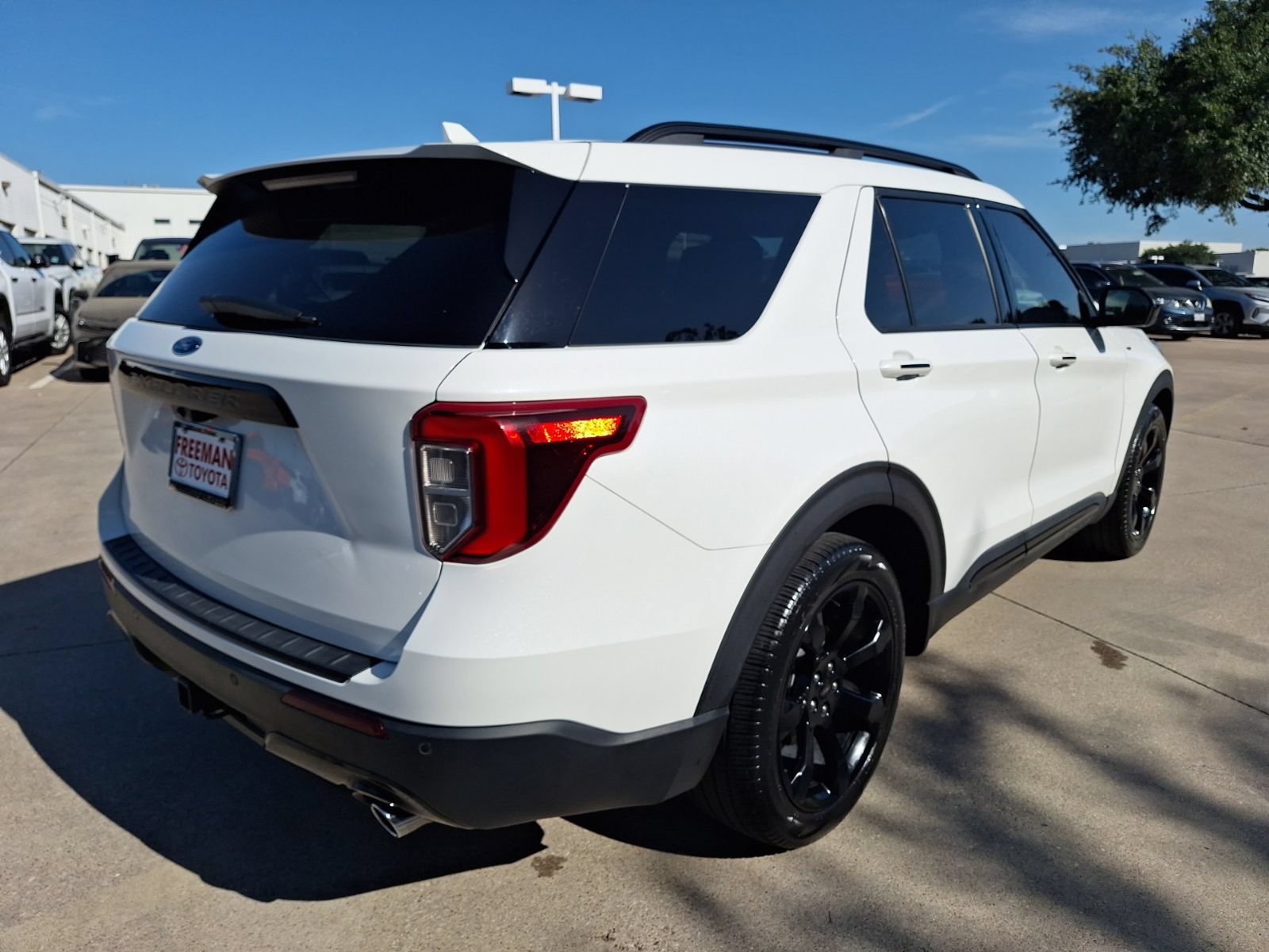 Used 2023 Ford Explorer ST-Line w/ Class IV Trailer Tow Package RWD image 6