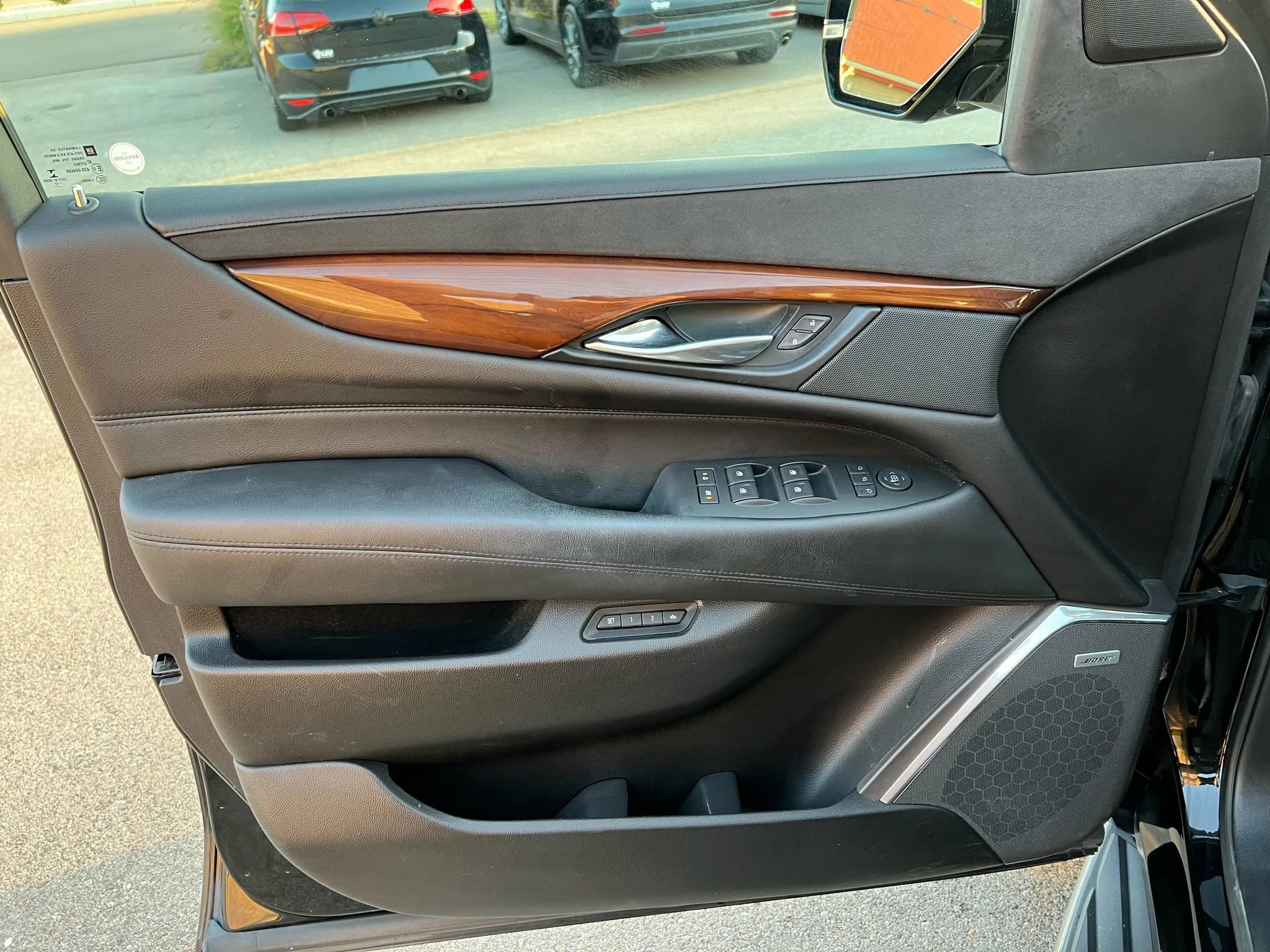 Used 2017 Cadillac Escalade Premium Luxury image 17