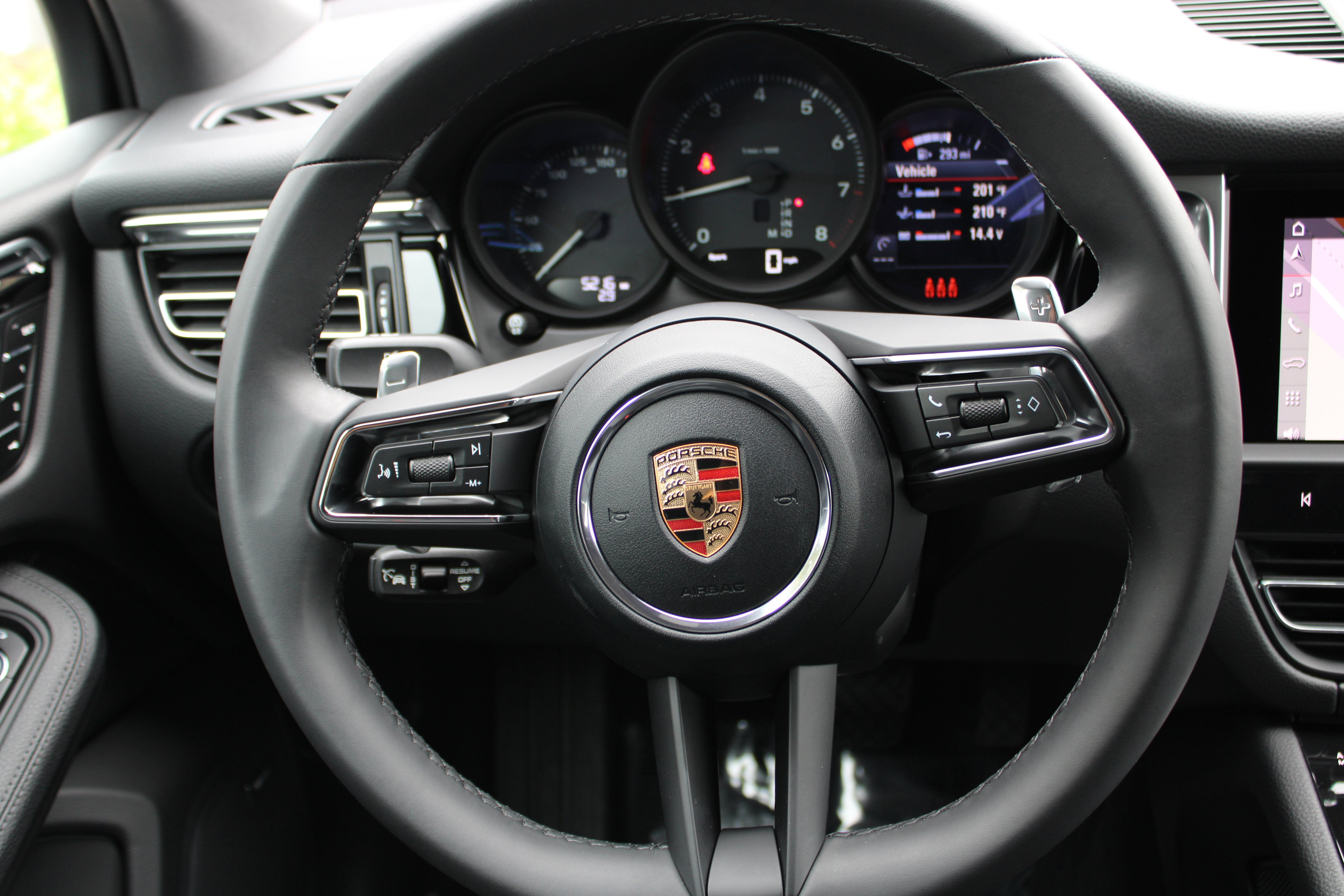 Certified 2026 Porsche Macan AWD/4WD image 21