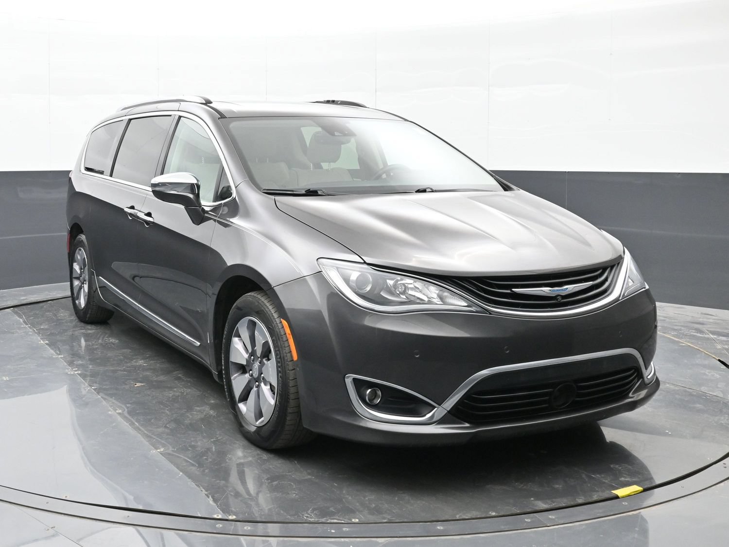 Used 2018 Chrysler Pacifica Limited w/ Advanced Safetytec Group FWD image 6