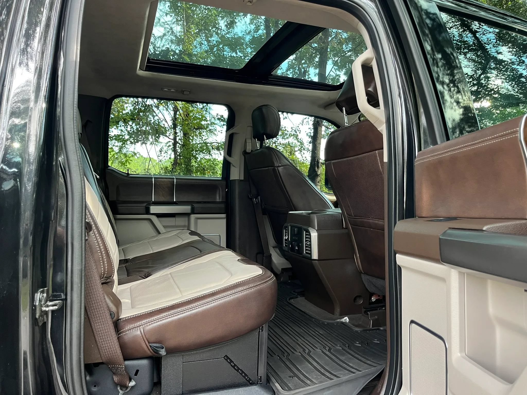 Used 2019 Ford F350 Limited AWD/4WD image 22