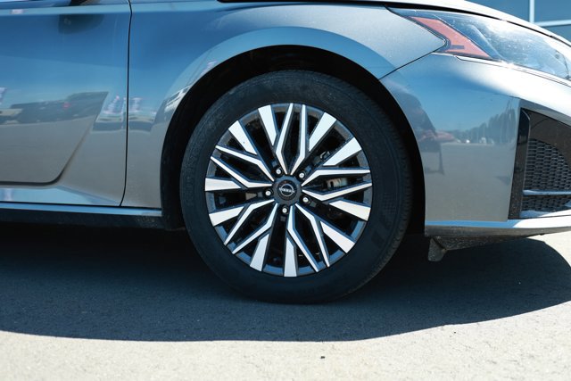 Used 2024 Nissan Altima 2.5 SV FWD image 5