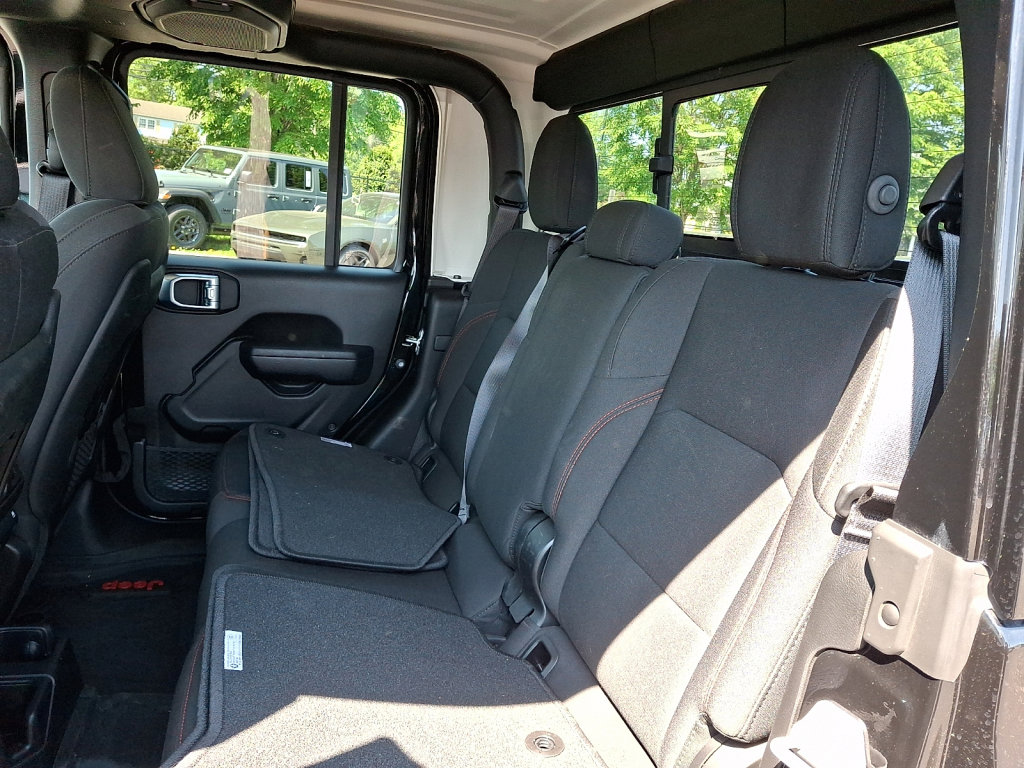 Used 2022 Jeep Gladiator Rubicon w/ Trailer Tow Package AWD/4WD image 20