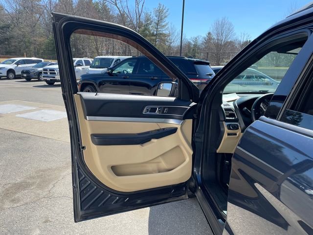 Used 2017 Ford Explorer XLT image 26