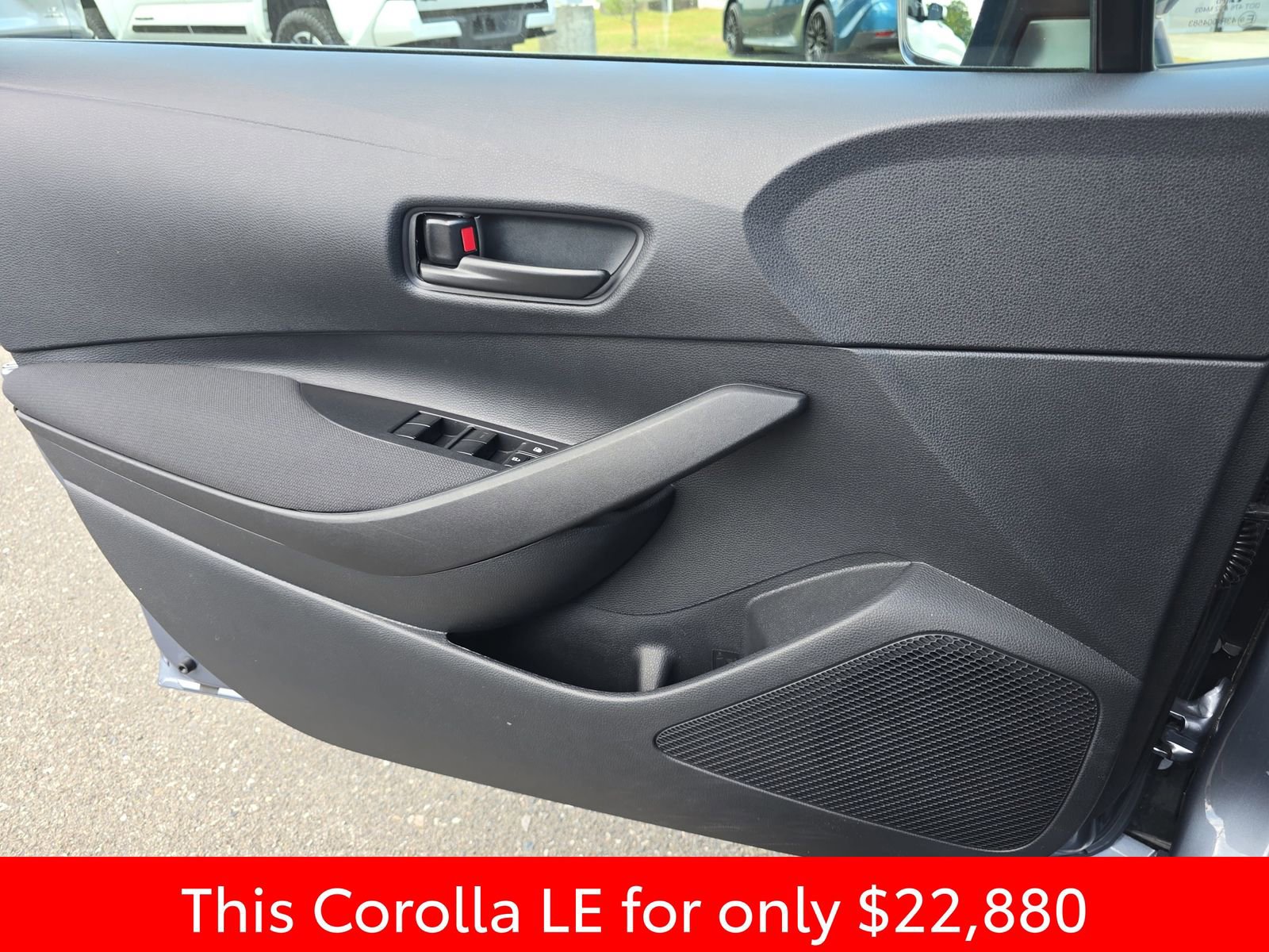 Used 2025 Toyota Corolla LE w/ Convenience Package image 33