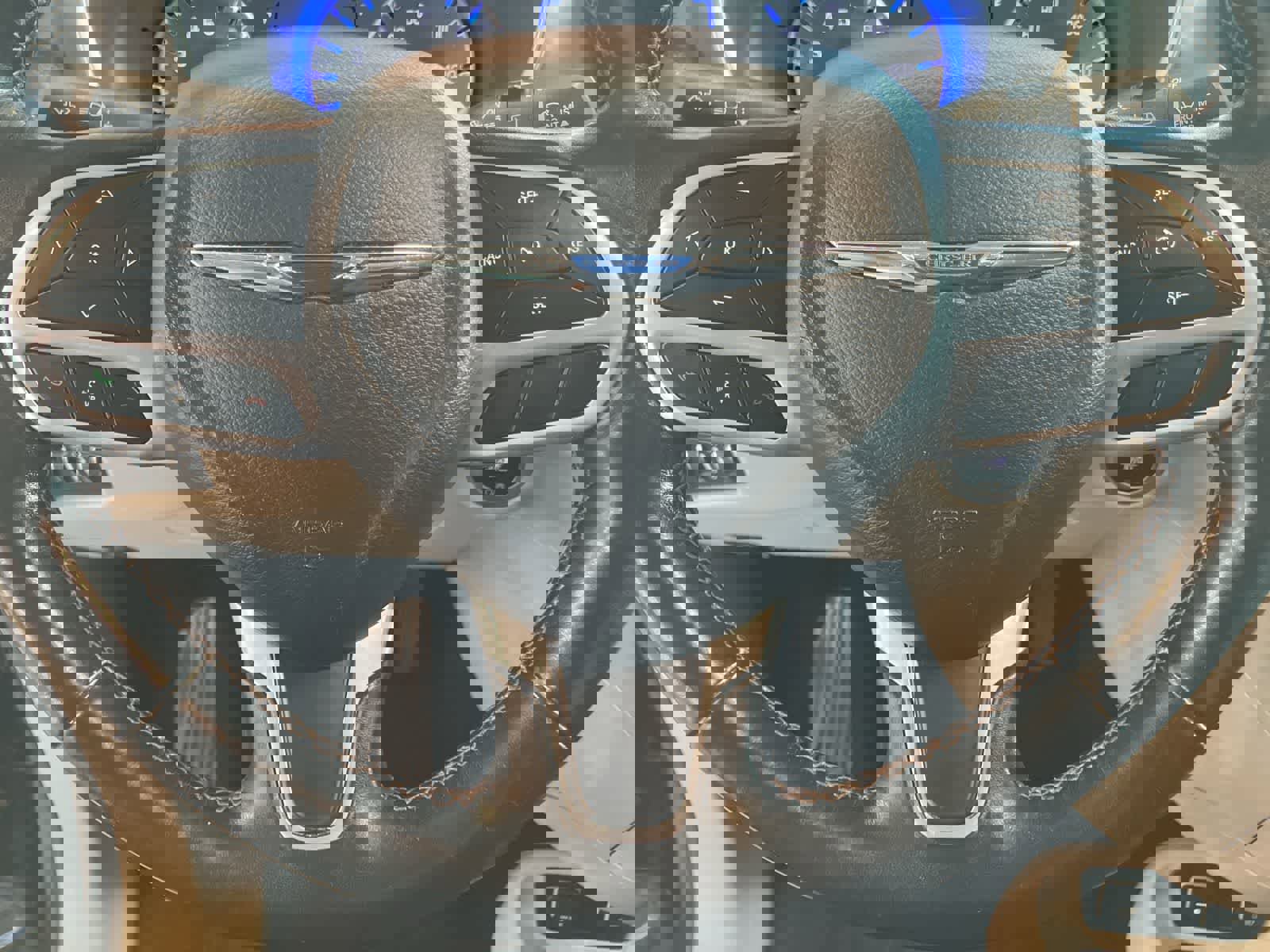 Used 2020 Chrysler Pacifica Touring w/ Cold Weather Group image 14