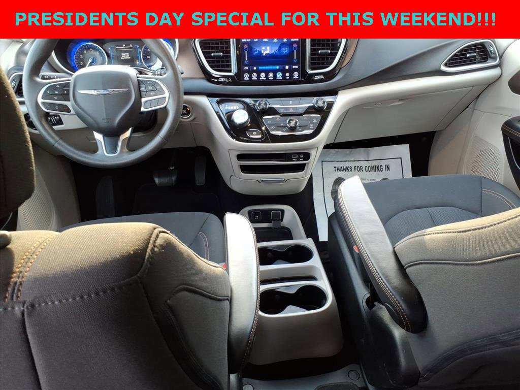 Used 2017 Chrysler Pacifica Touring image 10