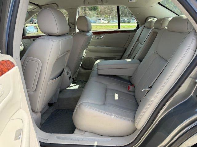 Used 2007 Cadillac DTS Luxury I w/ Trunk Convenience Package image 4