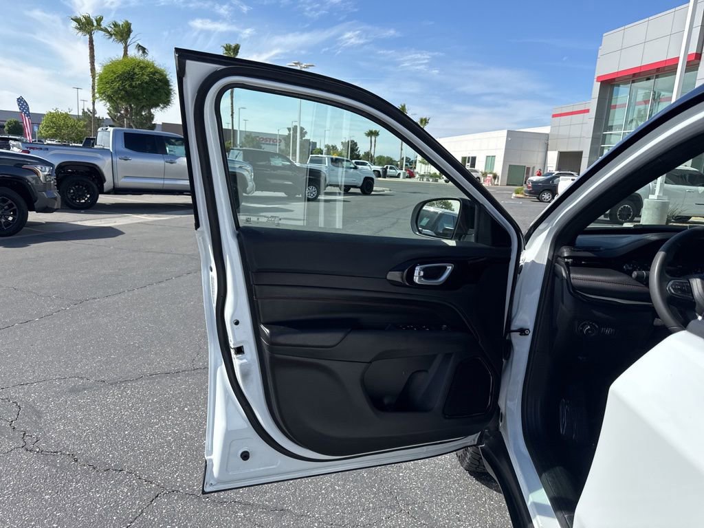 Used 2025 Jeep Compass Trailhawk w/ Trailer Tow Group image 12