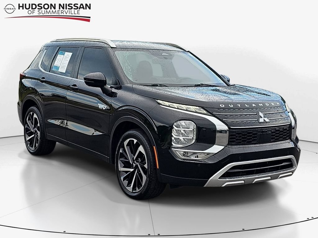 Used 2024 Mitsubishi Outlander 4WD Plug-In Hybrid image 1