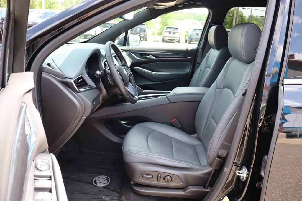 Certified 2024 Buick Enclave Essence w/ Technology Package AWD/4WD image 9