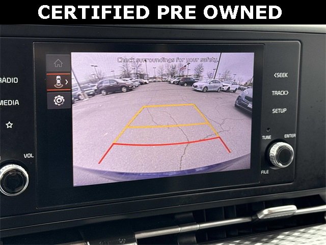 Used 2024 Kia Carnival LX image 20