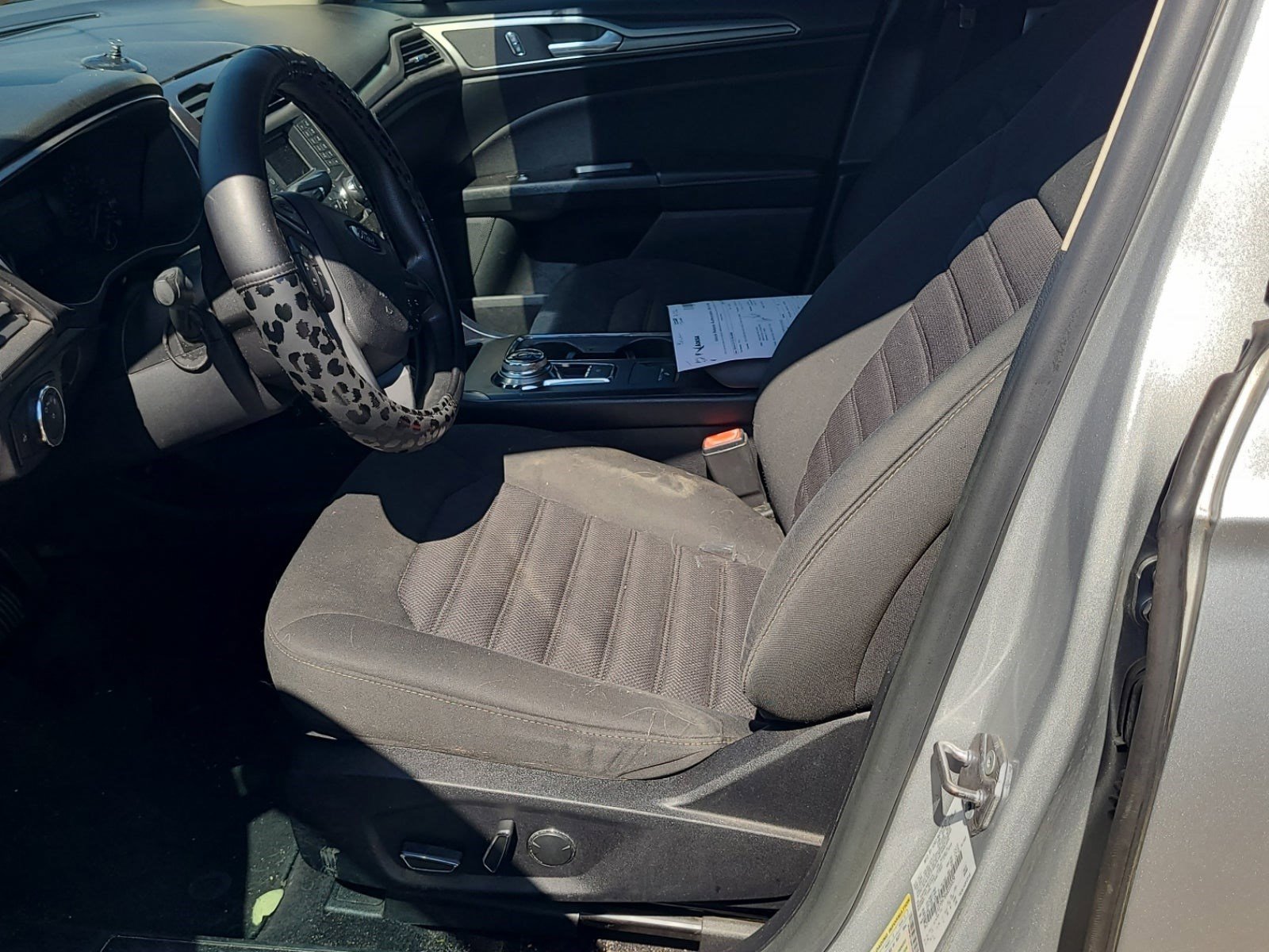 Used 2017 Ford Fusion SE FWD image 6