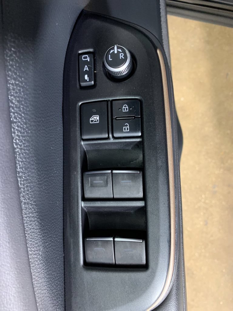 Used 2023 Toyota Crown AWD/4WD image 17