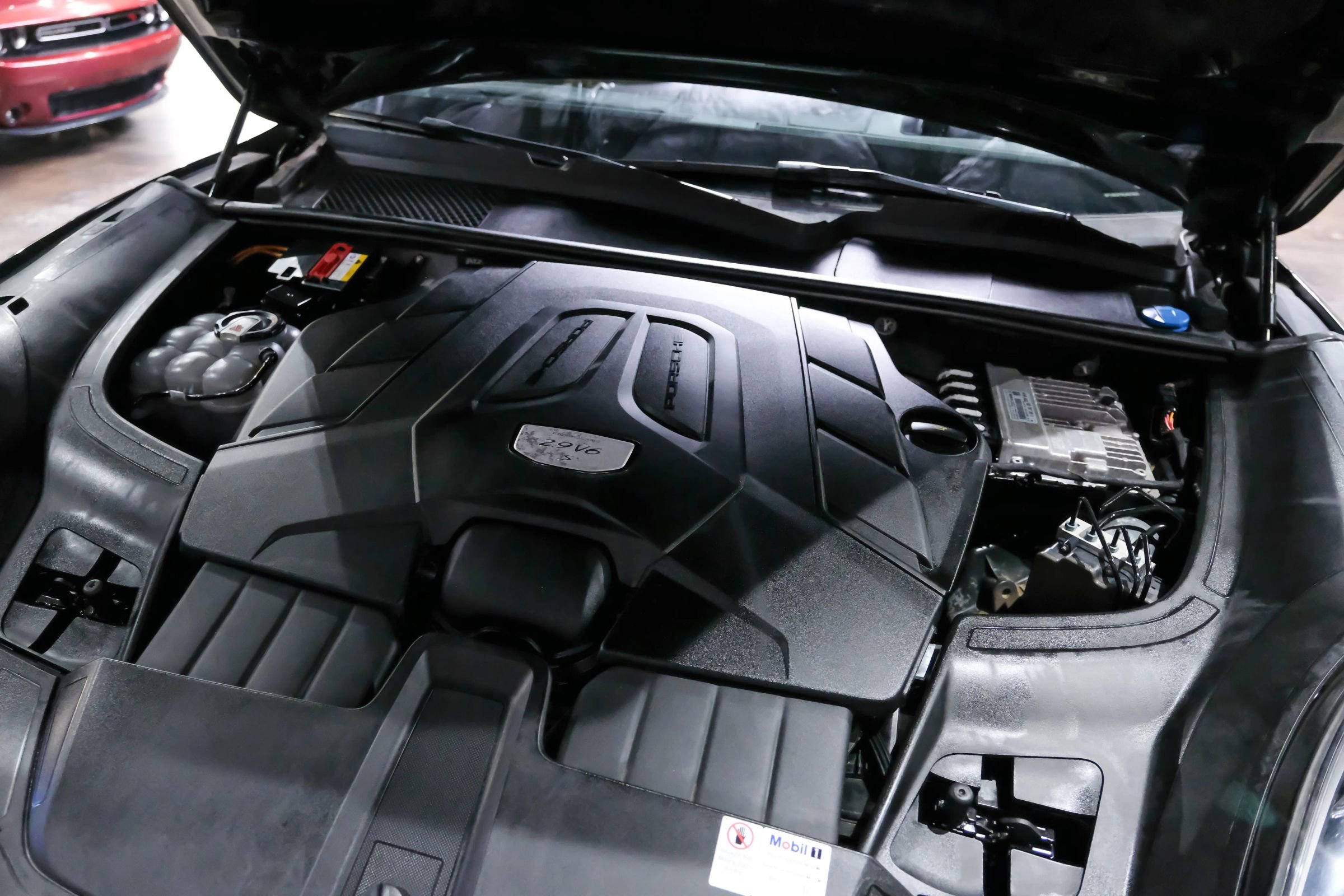 Used 2020 Porsche Cayenne S image 43