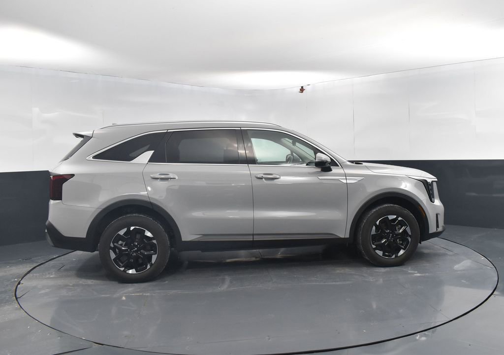 Used 2025 Kia Sorento S image 10