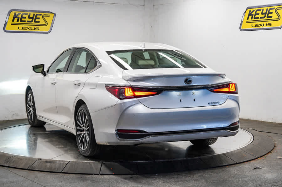 Used 2024 Lexus ES 300h w/ Premium Package FWD image 2