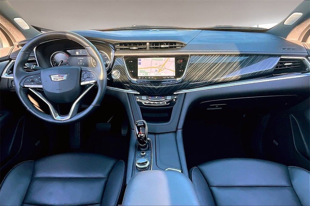 Used 2025 Cadillac XT6 Premium Luxury image 15