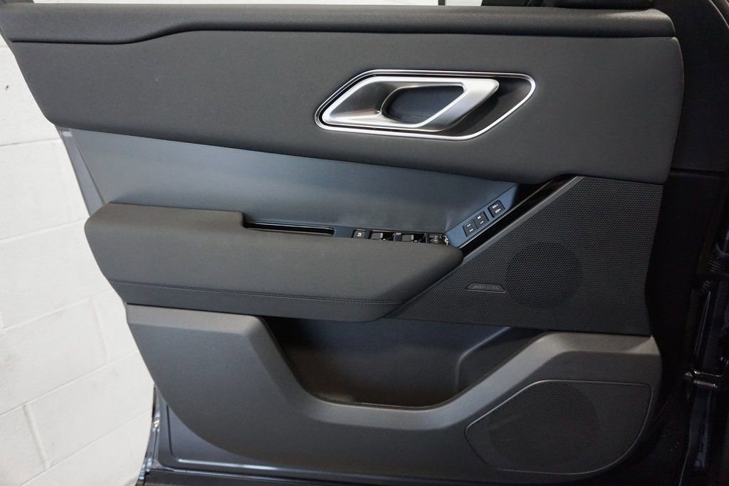 Used 2025 Land Rover Range Rover Velar Dynamic SE image 17