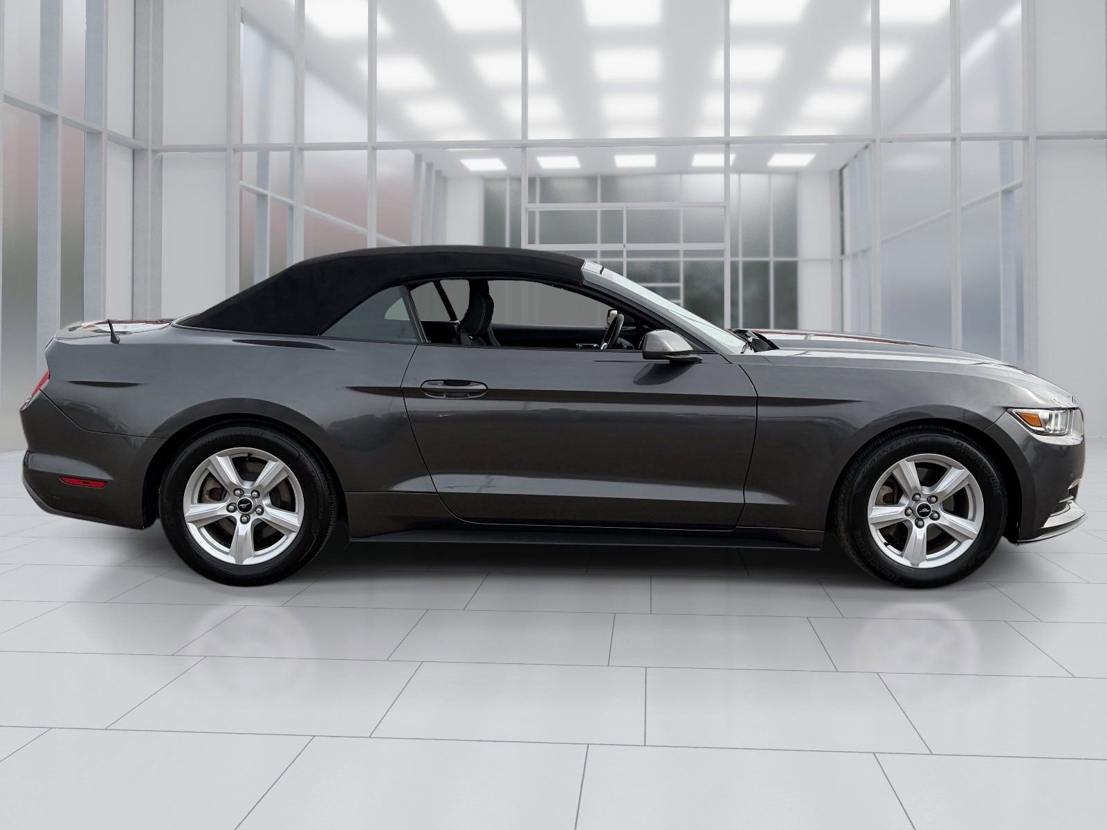Used 2016 Ford Mustang Convertible image 7