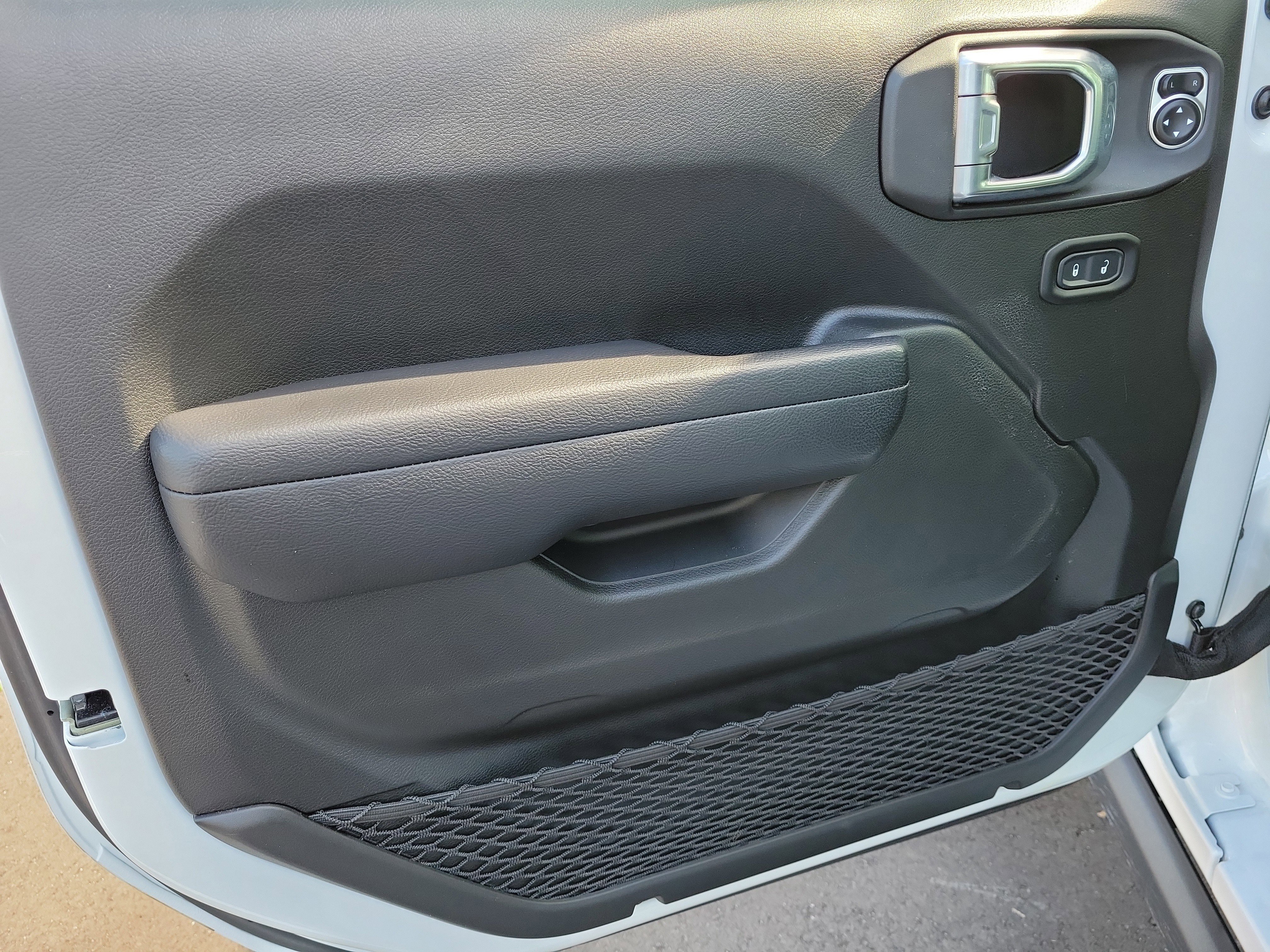 Used 2024 Jeep Gladiator Willys image 10