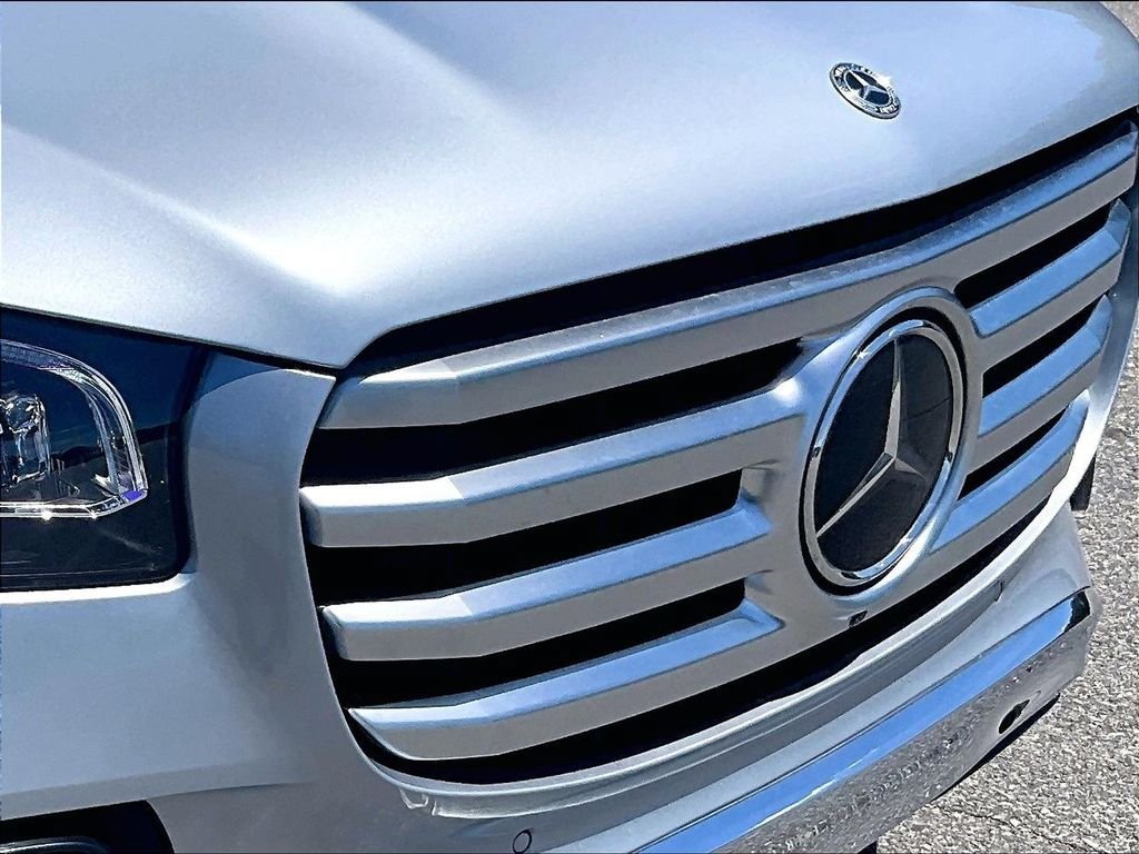 Used 2025 Mercedes-Benz GLS 450 4MATIC image 33