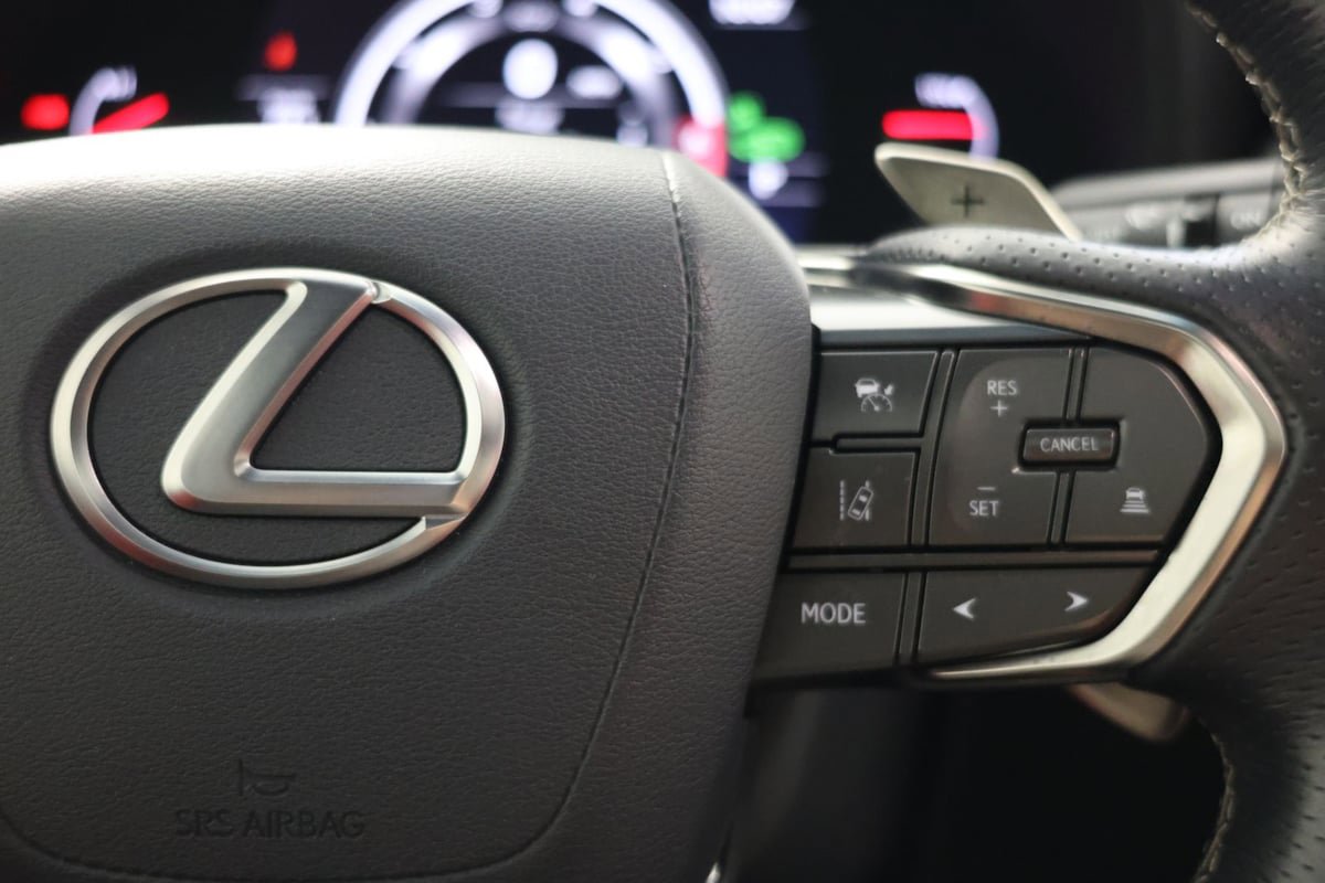 Used 2023 Lexus LX 600 F Sport w/ Accessory Package (Z1) AWD/4WD image 32