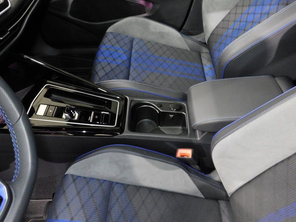 Used 2025 Volkswagen Golf R image 35