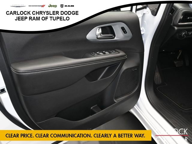 New 2026 Chrysler Pacifica Limited w/ Uconnect Theater Family Group image 11