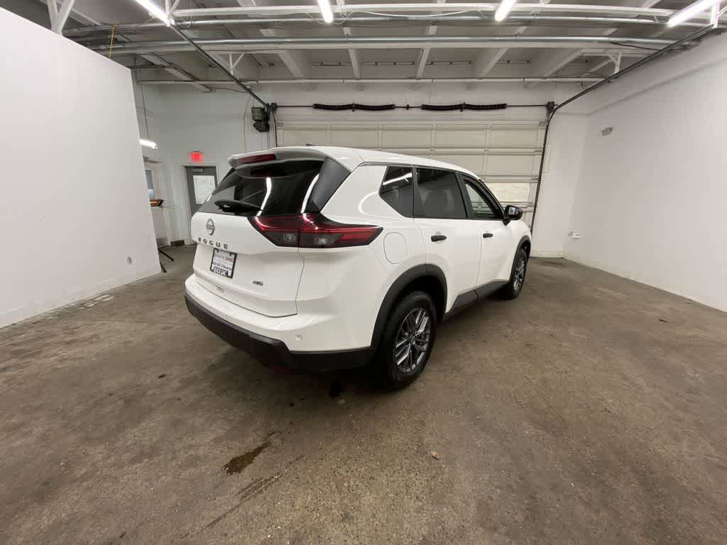 Used 2024 Nissan Rogue S AWD/4WD image 6