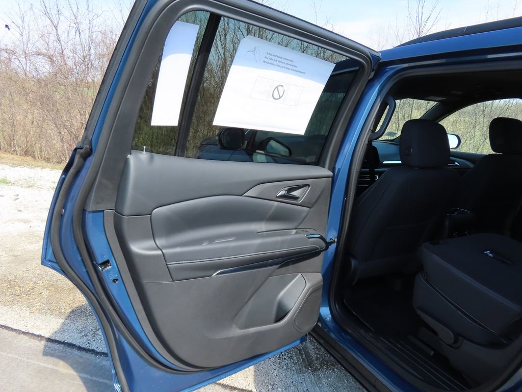 New 2026 Chevrolet Traverse LT image 25