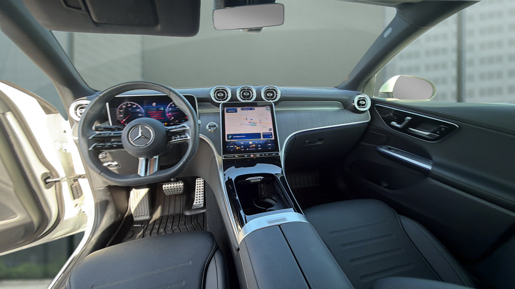Used 2025 Mercedes-Benz GLC 300 4MATIC image 19