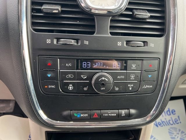 Used 2016 Chrysler Town & Country Touring w/ Driver Convenience Group image 18