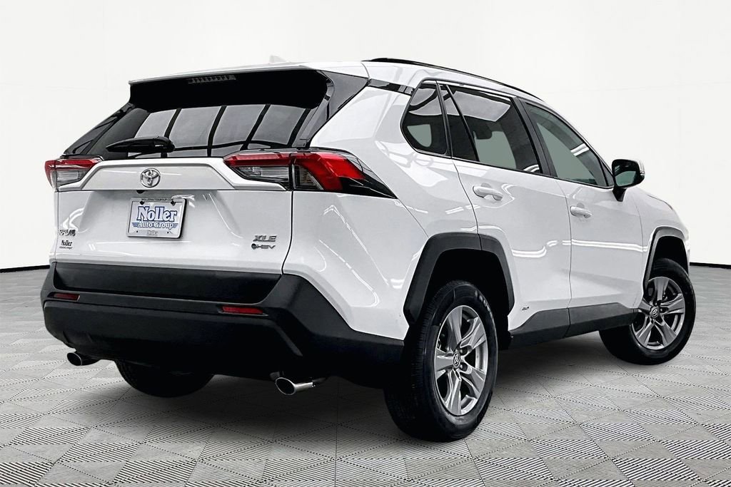 Used 2025 Toyota RAV4 XLE image 2