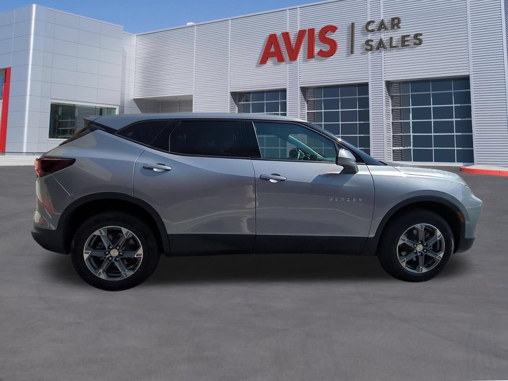 Used 2025 Chevrolet Blazer LT FWD image 5
