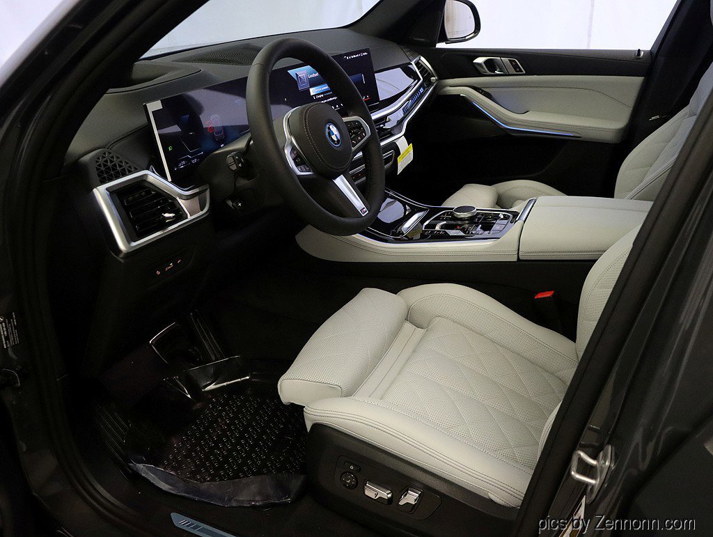 Used 2026 BMW X5 xDrive50e w/ M Sport Package image 12