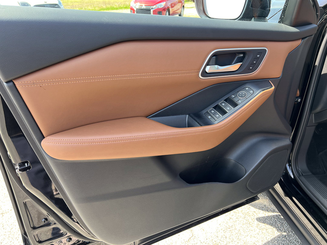 Used 2024 Nissan Rogue Platinum w/ Platinum Premium Package image 14