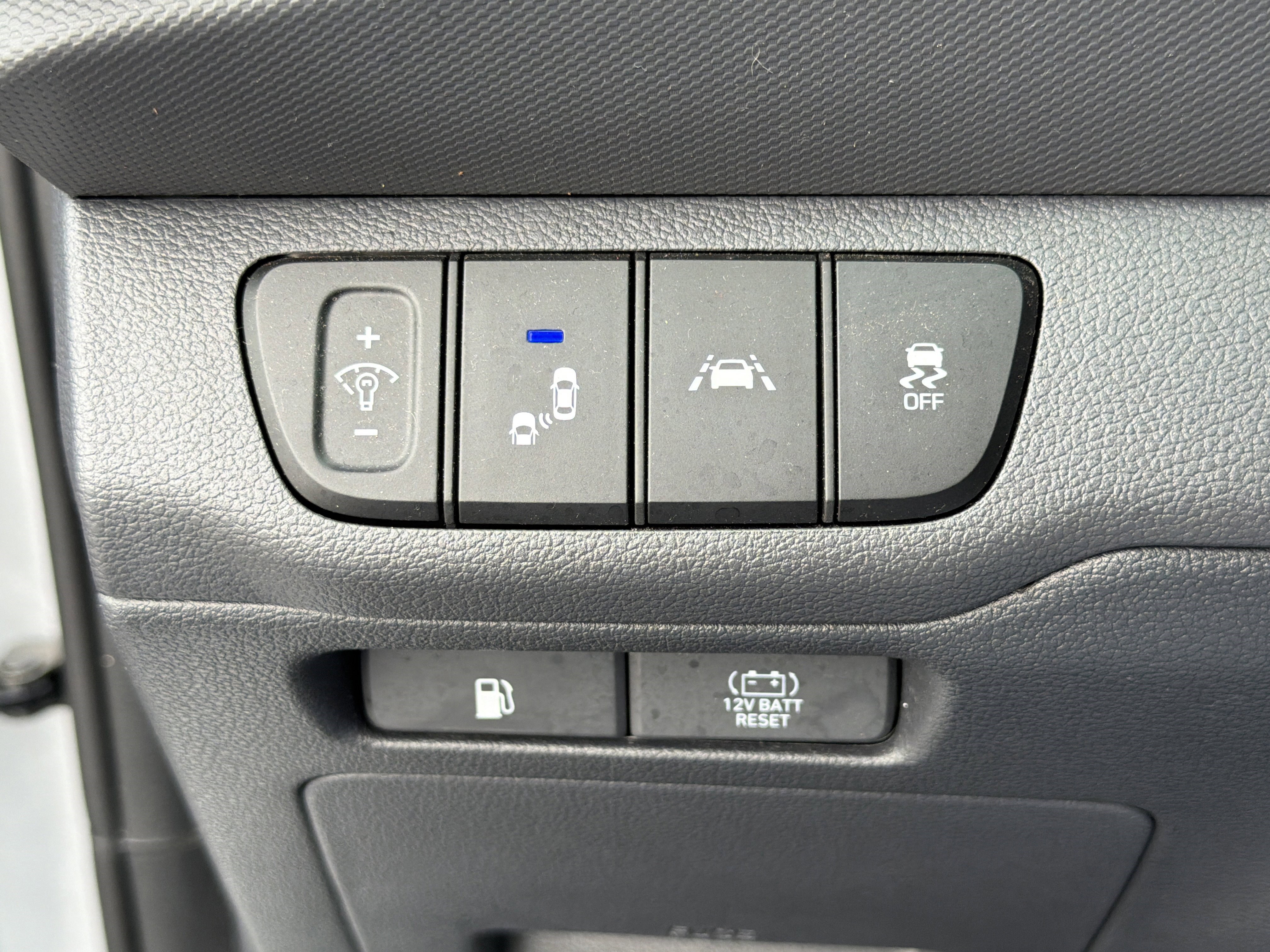 Used 2022 Hyundai Ioniq SE image 20