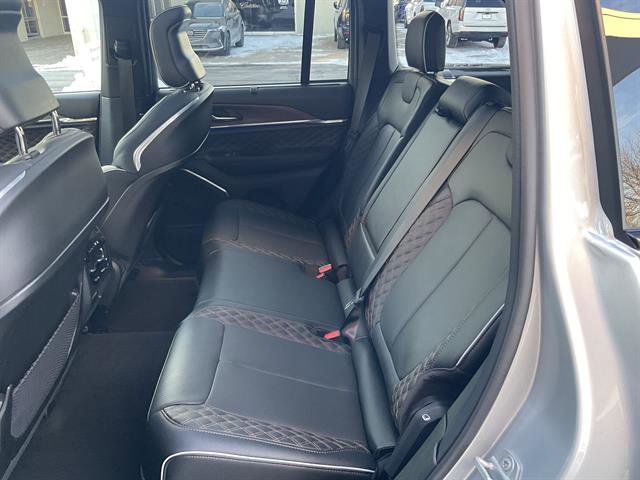 Used 2025 Jeep Grand Cherokee Summit w/ Obsidian Package image 22